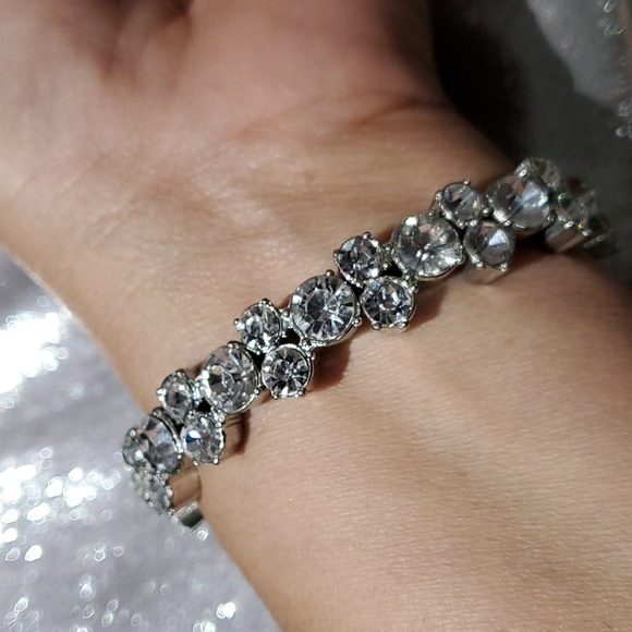 SILVER BLING STRETCH BRACELET ALL  GEMS PRESENT LOTS OF SPARKLE - Picture 1 of 5